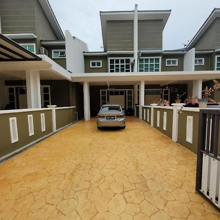 Teduhan Abqory Kuala Terengganu Extérieur photo